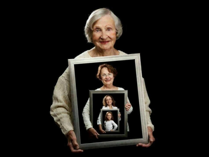 magníficas ideas de regalos para tu abuela, regalos de cumpleaños originales, cuadros con fotografías de madres, hijas, abuelas y nietas
