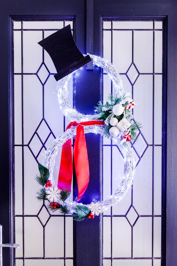 fantásticas ideas de decorar la puerta en Navidad, puertas decoradas navideñas originales y fáciles de hacer en casa 