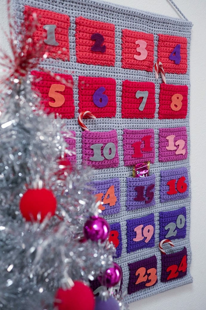 ideas de calendarios DIY originales para marcar el período del adviento, manualidades a crochet originales, fotos de manualidades 