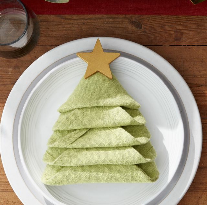 decoración navideña con servilletas de papel, servilletas de papel de forma original, árbol navideño de una servilleta 