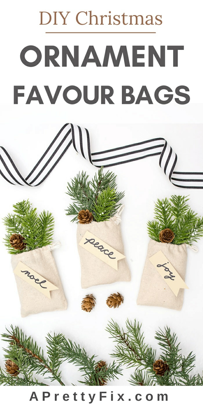 ornamentos navideños para regalar, pequeñas bolsas llenas de ramas de pino con mensajes navideños, fotos de regalos DIY