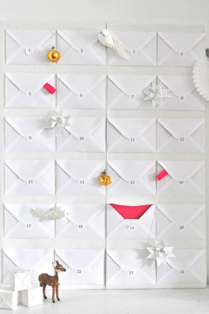 geniales ideas de manualidades con reciclaje, sobre para cartas reutilizados para hacer un calendario de adviento casero