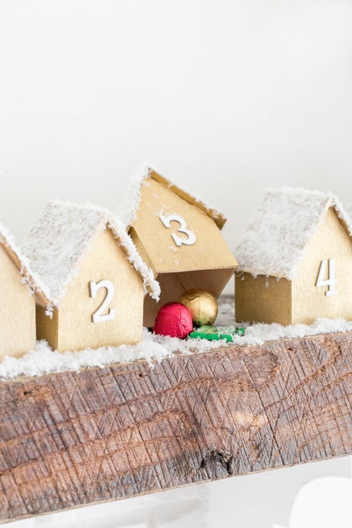 fantásticas ideas sobre como hacer un calendario de adviento para decorar la casa en navidad, cajas de cartón con efecto de nevado