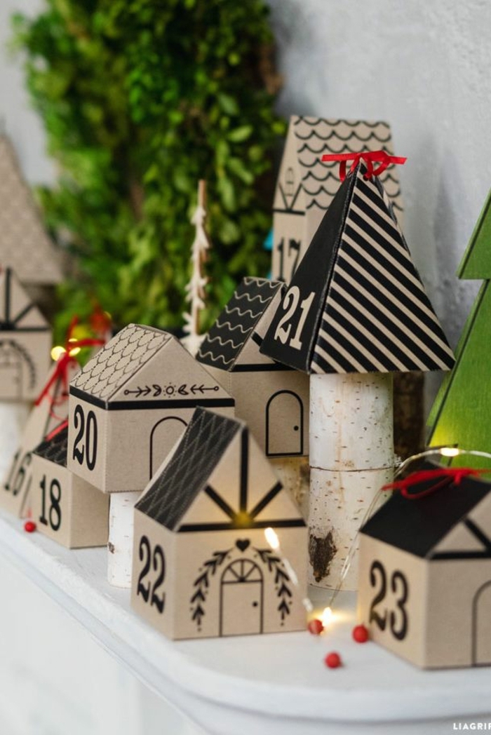 calendario de adviento de cartón con cifras y dibujos en negro, fotos de decoración navideña original, manualidades para decorar la casa 