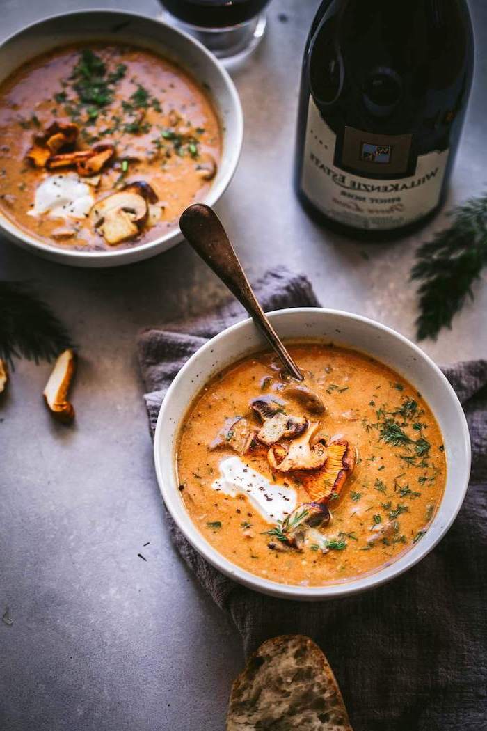fotos de sopas caseras para el invierno, crema de champiñones receta, ideas de recetas caseras ricas y fáciles de hacer 