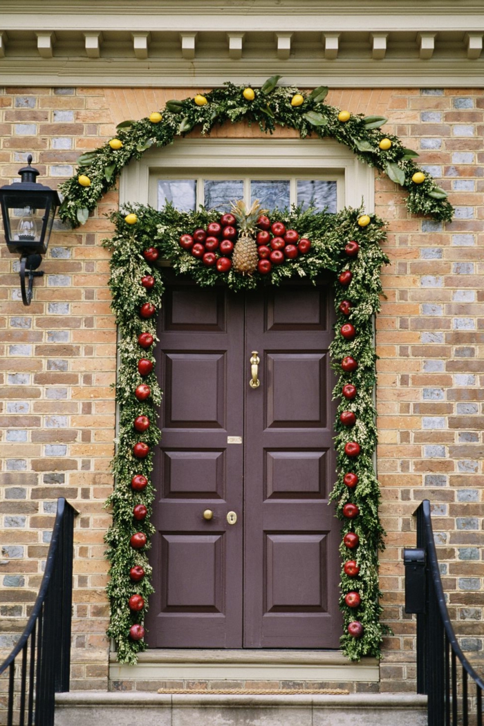 decoracion navideña casera para decorar tu puerta, más de 90 ideas decorativas para tu porche, ideas para decorar el hogar 