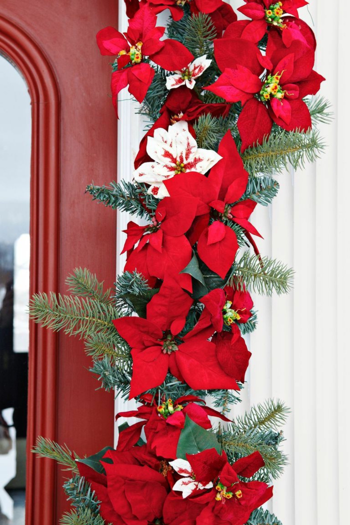 preciosas maneras de decorar la puerta en Navidad, ejemplos de puertas decoradas para Navidad, fotos de casas navideñas 