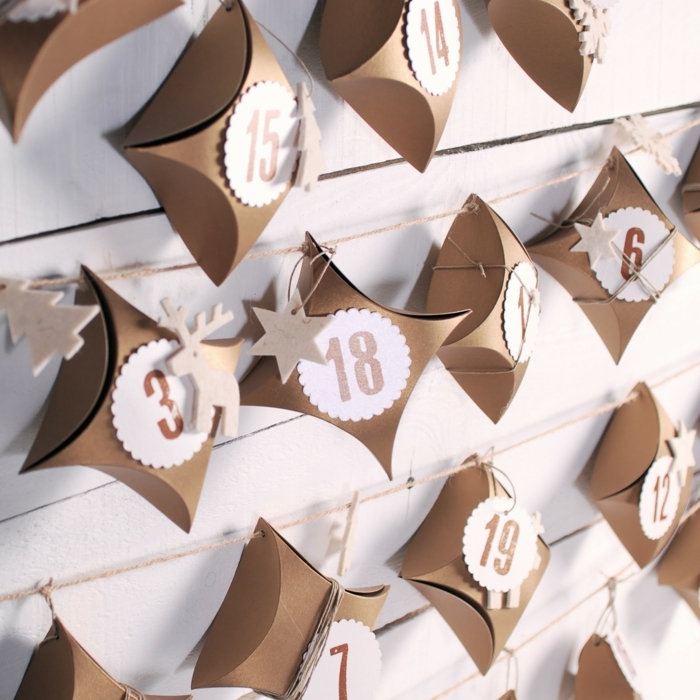 manualidades para navidad originales, y fáciles de hacer, pequeño calendario de adviento con cajas de cartón y numeros