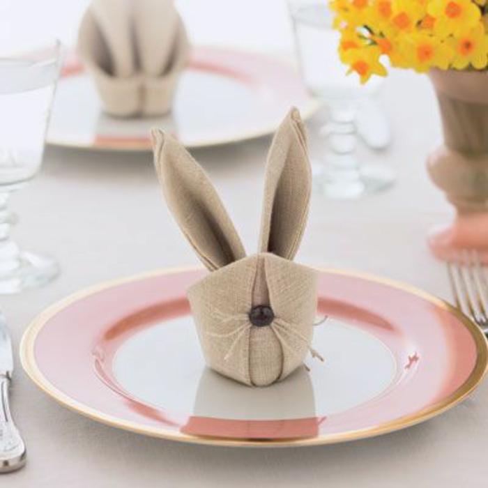 como hacer un conejo de una servilleta de papel, como doblar servilletas divertidas y elegantes para cenas especiales 