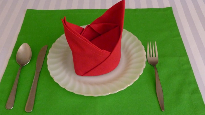 como hacer un barco de una servilleta de papel, ideas para sorprender a tu familia y decorar la mesa en Navidad 
