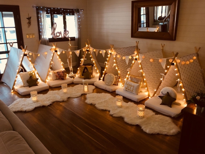 fantásticas ideas de habitaciones tumblr, decoración cuarto con camapañas conluces decorativas y cojines pequeños 