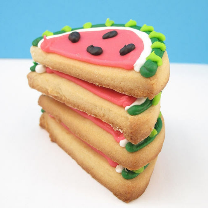 originales ideas de comidas para merienda niños, galletas con glaseado en color rosa, galletas melocoton, fotos de comidas 