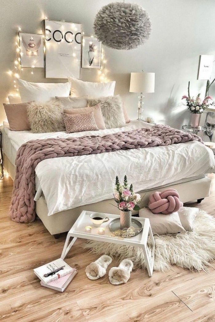espacios decorados en tonos pastel, dormitorio decorado en color rosa pastel y blanco, detalles para decorar un espacio 