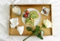 ¿Cómo sorprender a tu pareja con un desayuno romántico y super rico?