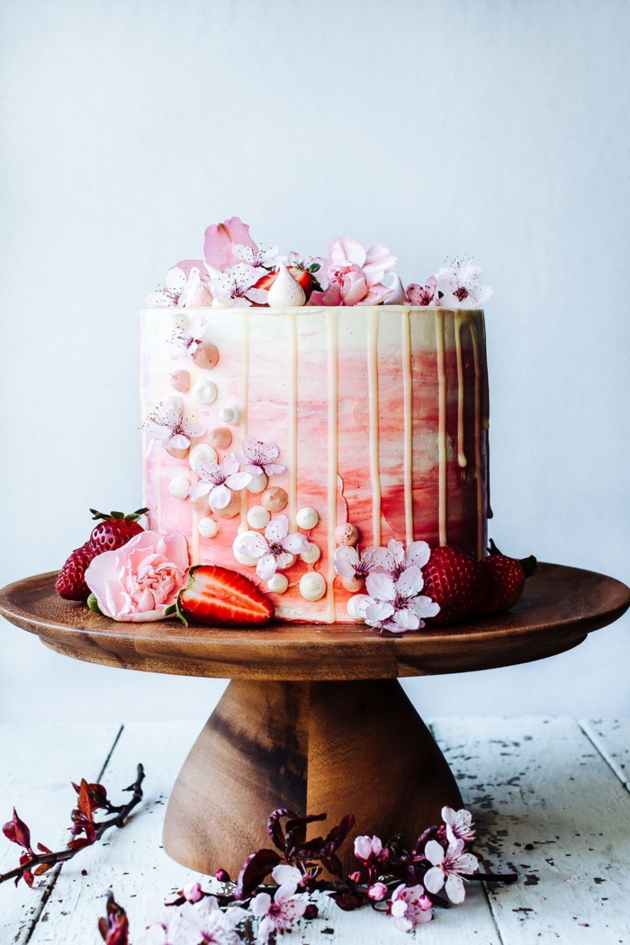 decoracion de tartas con flores comestibles, tartas de cumpleaños caseras y originales en imágenes, tartas para sorprender 