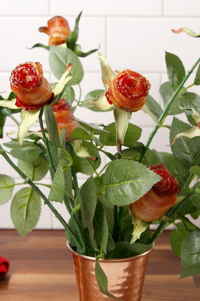 rosas de tocino super originales, fotos de aperitivos sorpresa fáciles y rápidos, ideas de desayuno regalo para San Valentin