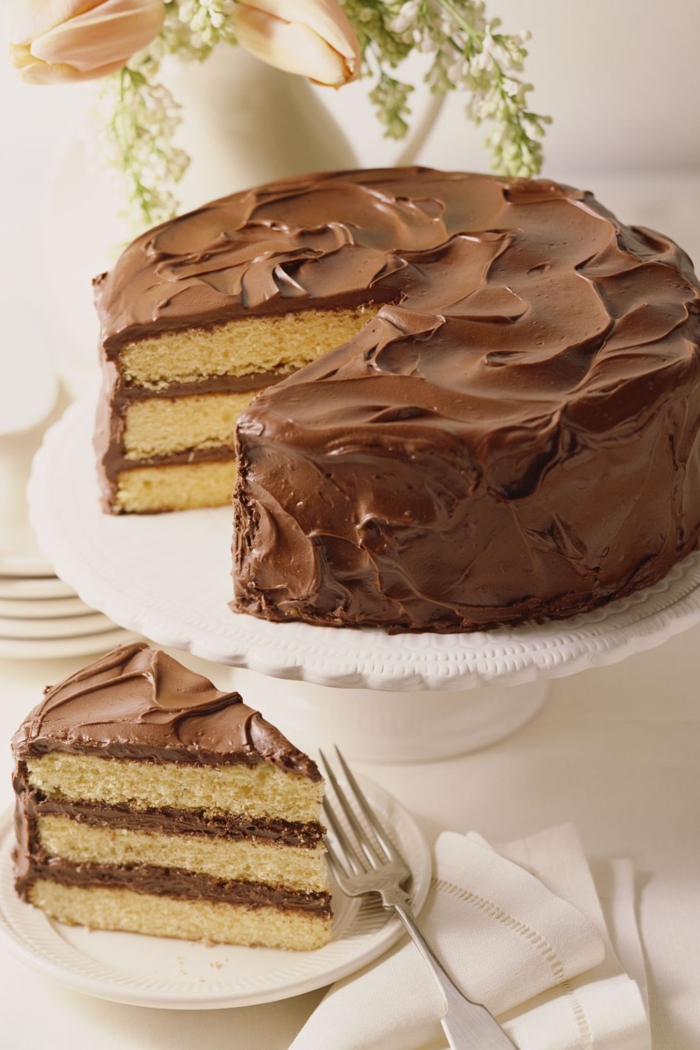 técnicas impactantes y super sencillas sobre como decorar una tarta, decoración tartas de chocolate originales y fáciles 