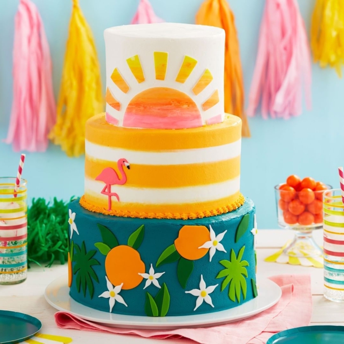 ideas super impactantes de y fotos de tartas de cumpleaños, tarta en tres plantas con detalles veraniegos, ideas de tartas decoradas 