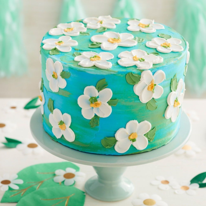 tarta glaseado azul con bonitas flores hechas con glaseado real, fotos de tartas de cumpleaños bonitas, pasteles decoradas 