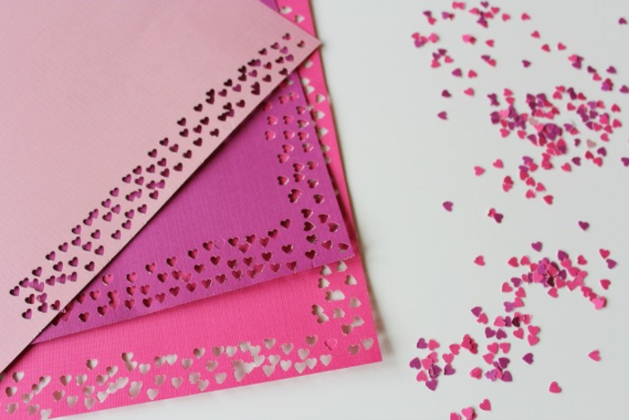 pasos para hacer tarjetas con confetti en forma de corazones, tarjetas san valentin originales y bonitas paso a paso 