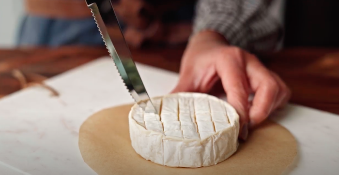 cortar el queso brie en trozos pequeños ideas de recetas caseras faciles entrantes con ques recetas