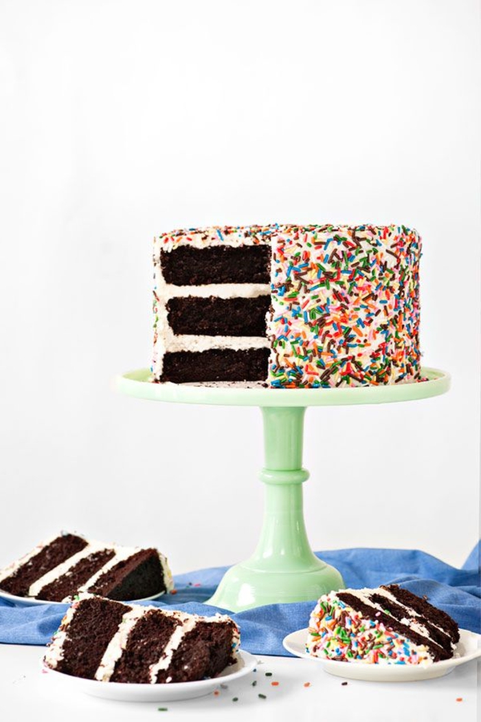 técnicas sencillas para decorar una tarta de cumpleaños, fotos de tartas de cumpleaños divertidas, ideas de tartas bonitas