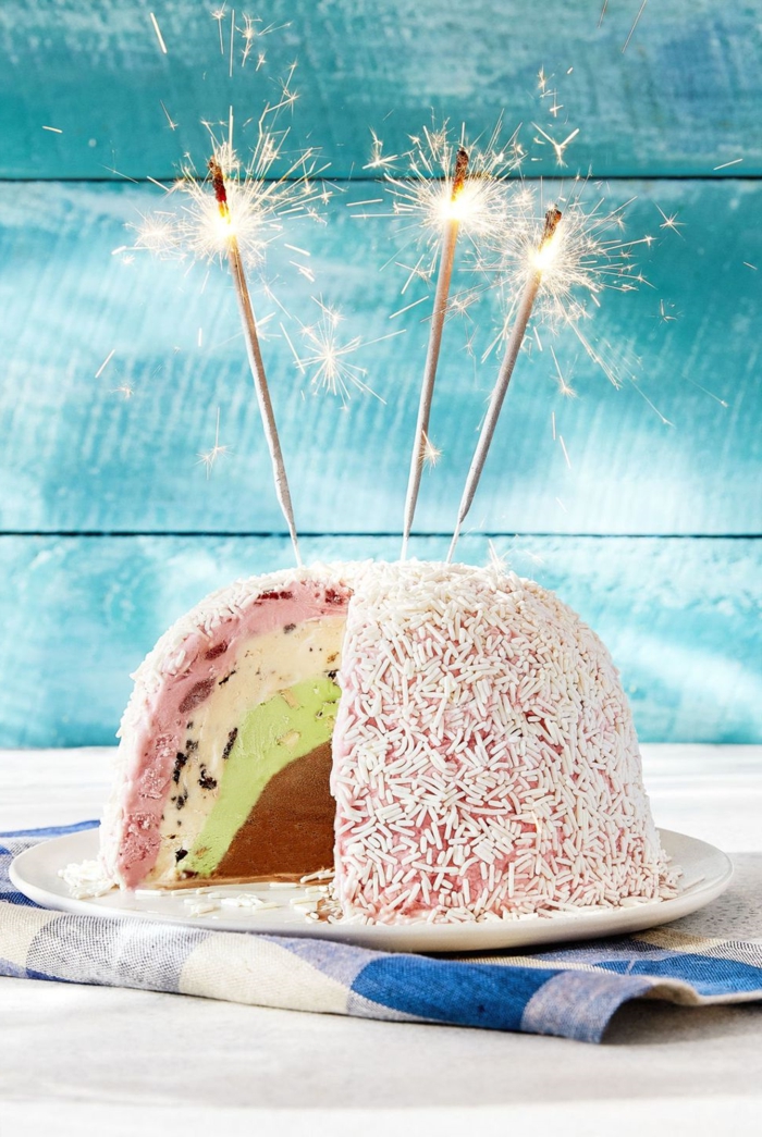 tartas de cumpleaños originales con una sorpresa dentro, ideas originales de tartas caseras, fotos de tartas bonitas