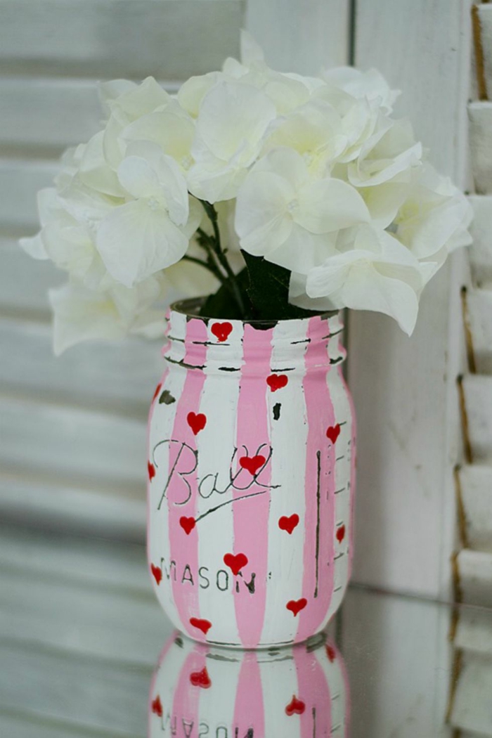 frasco pintado para el dia de san valentin, decoracion efecto desgastado estilo vintage, fotos de decoracion casera DIY