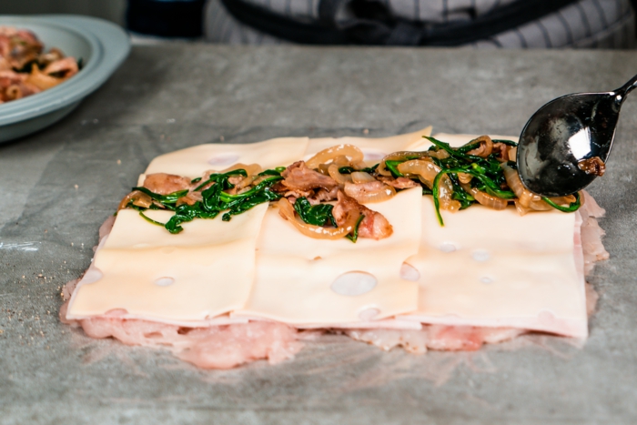 lonchas de jamon y quesos con cebolla y espinacas a vapor, ideas de recetas caseras con pollo faciles y saludables, fotos de recetas