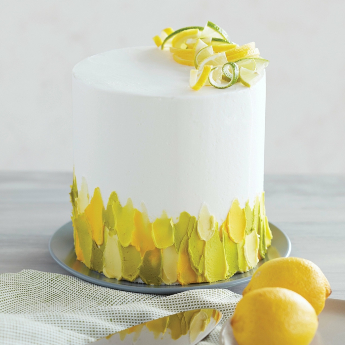 tarta glaseado blanco con decoracion en amarillo y verde, técnicas super sencillas para decorar una tarta, fotos de tartas 