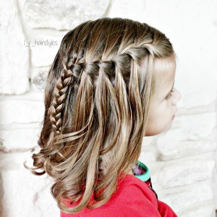 media melena trenzada, cabello ondulado, las mejores ideas de peinados para niñas pequeñas, peinados con tirabuzones