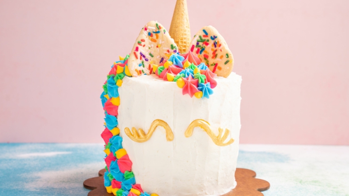 tarta unicornio fondant con detalles coloridos, tartas caseras fáciles y rápidas para cumpleaños infantiles en fotos 