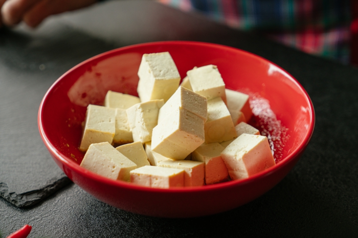 trozos de tofu en marinado, las mejores ideas de recetas caseras faciles y rapidas, comidas para llevar al trabajo 