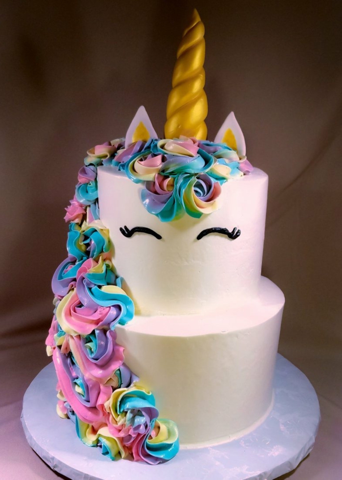 tarta unicornio fondant en bonitos colores, decoraciones para tartas con colorante alimentario, ideas de tartas caseras