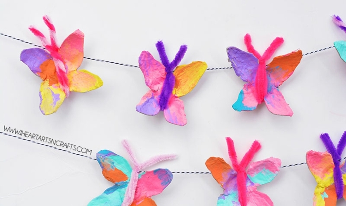 guirnaldas para decorar la pared con mariposas de cartón, manualidades de pascua para niños, fotos de decoraciondes DIY 
