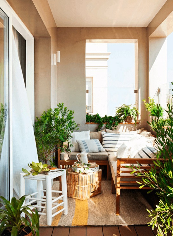 decorar balcones y terrazas pequeñas, ikea terraza con muebles comodos y decoracion con plantas verdes, terrazas acogedoras