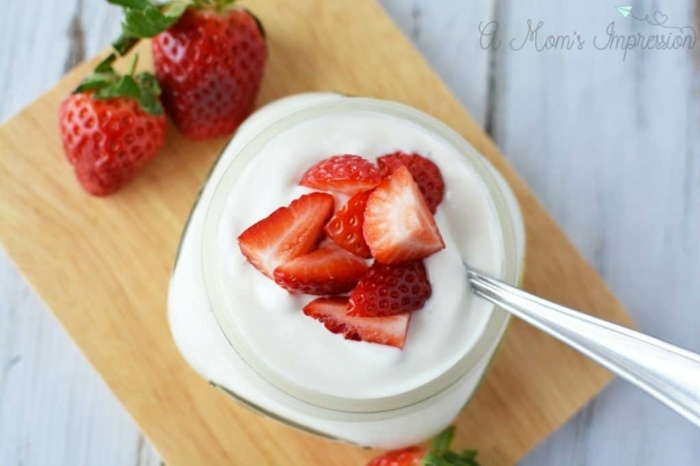 desayunos sencillos y ricos para conseguir una dieta sana y equilibrada, ideas de recetas de desayunos con fresas en fotos 