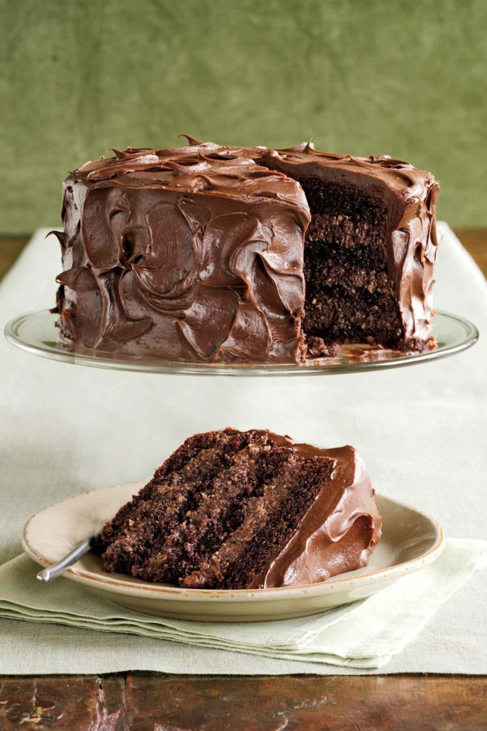 como hacer una tarta de chcocolate paso a paso, ideas sobre como decorar una tarta, tecnicas de decoracion de tartas faciles 