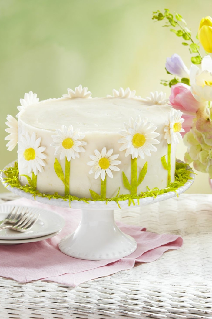 preciosas ideas sobre como decorar una tarta, tartas de cumpleaños originales para adultos, tarta decorada con margarita de azucar