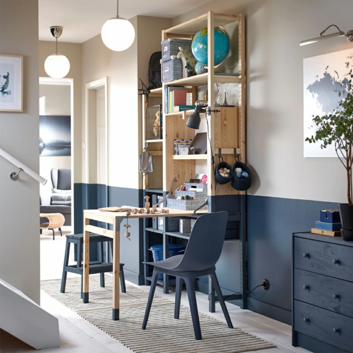 bonitas ideas para decorar u despacho en casa, mesa escritorio ikea, pared pintada en azul y blanco, ideas para decorar la casa 