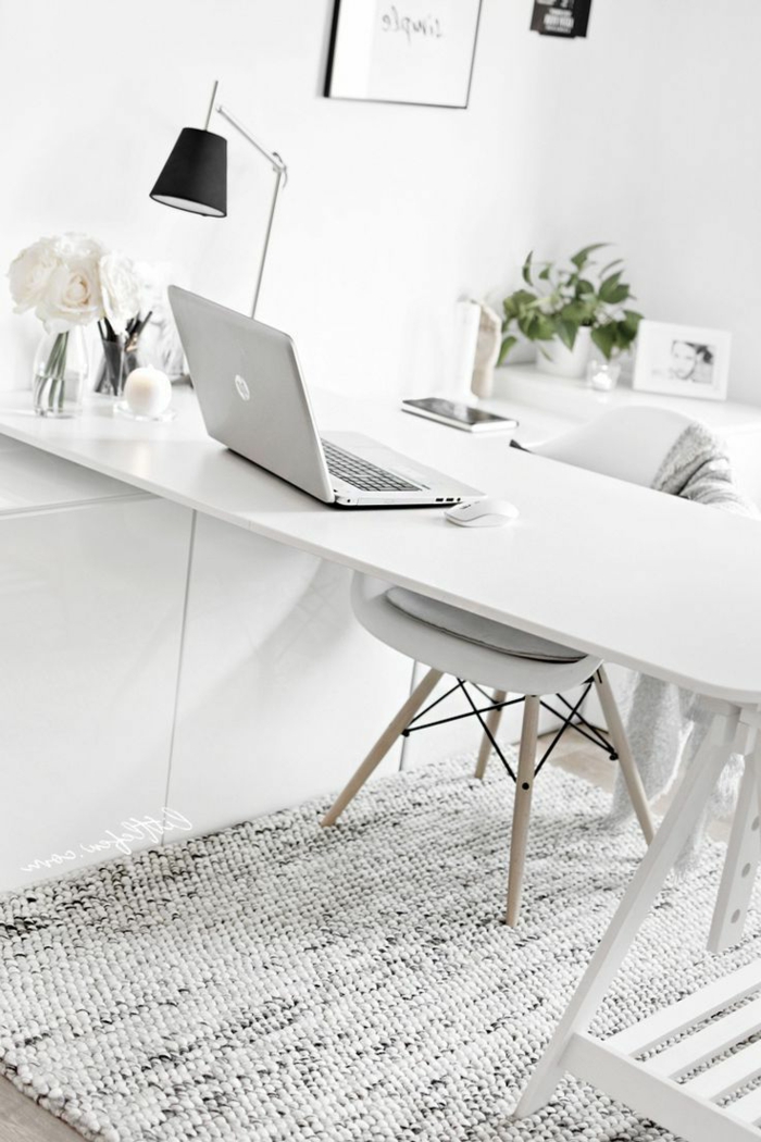 depsacho en blanco decorado con mucho estilo, mesa escritorio ikea, ideas sobre como aprovechar el espacio de tu casa para trabajar