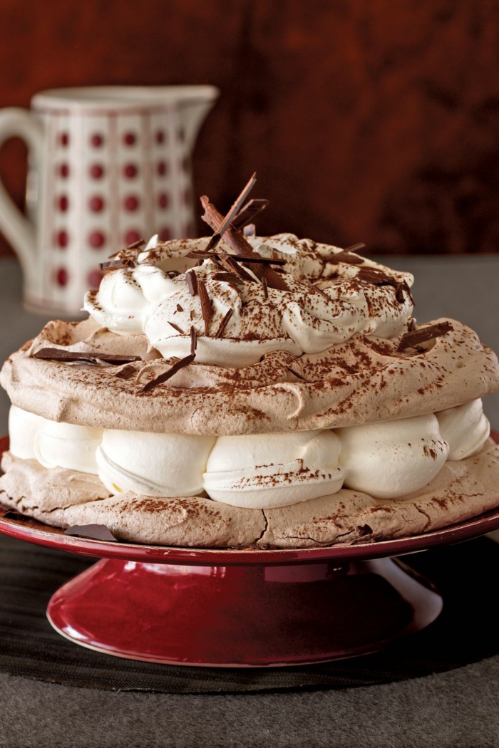 tarta especial con merengues, suspiros de merengue originales, tartas de cumpleaños originales para adultos en imagenes 