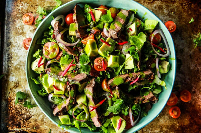 ensaladas de aguacate y verduras, ideas de ensaladas saludables y faciles de hacer, como preparar ensaladas especiales 