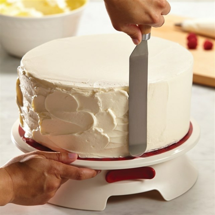 trucos faicles para poner el glasedo de una tarta, fotos de tartas caseras decoradas de manera especial, las mejores ideas de tartas 
