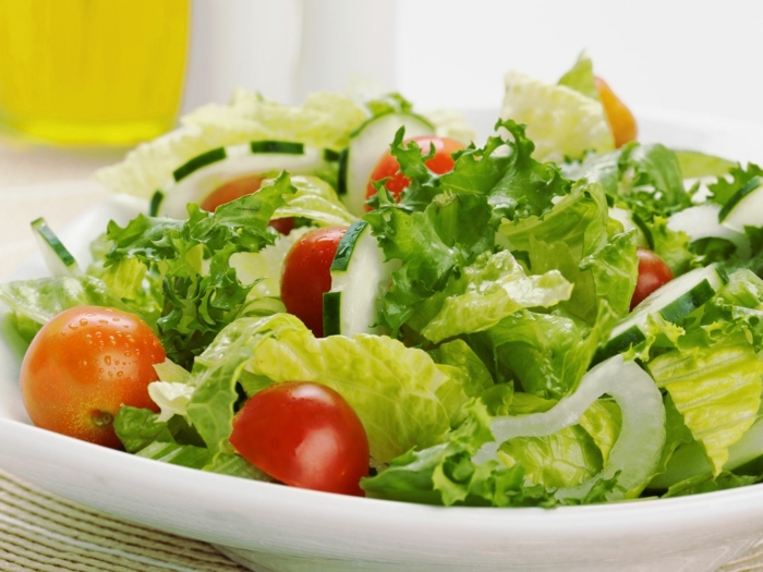 ensaladas frascas clasicas para el verano con verduras estacionales, ideas de ensalads paar perder peso y mantener la forma