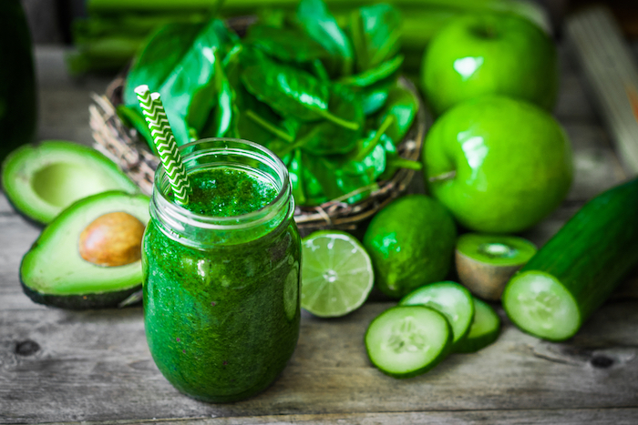 como hacer un smoothie verde super nutritivo, ideas de recetas caseras faciles de hacer en casa en fotos bonitas 