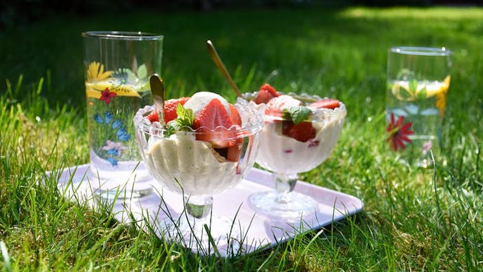 fresas helado hierbabuena recetas de helado con frutas meriendas saludables como hacer helado casero