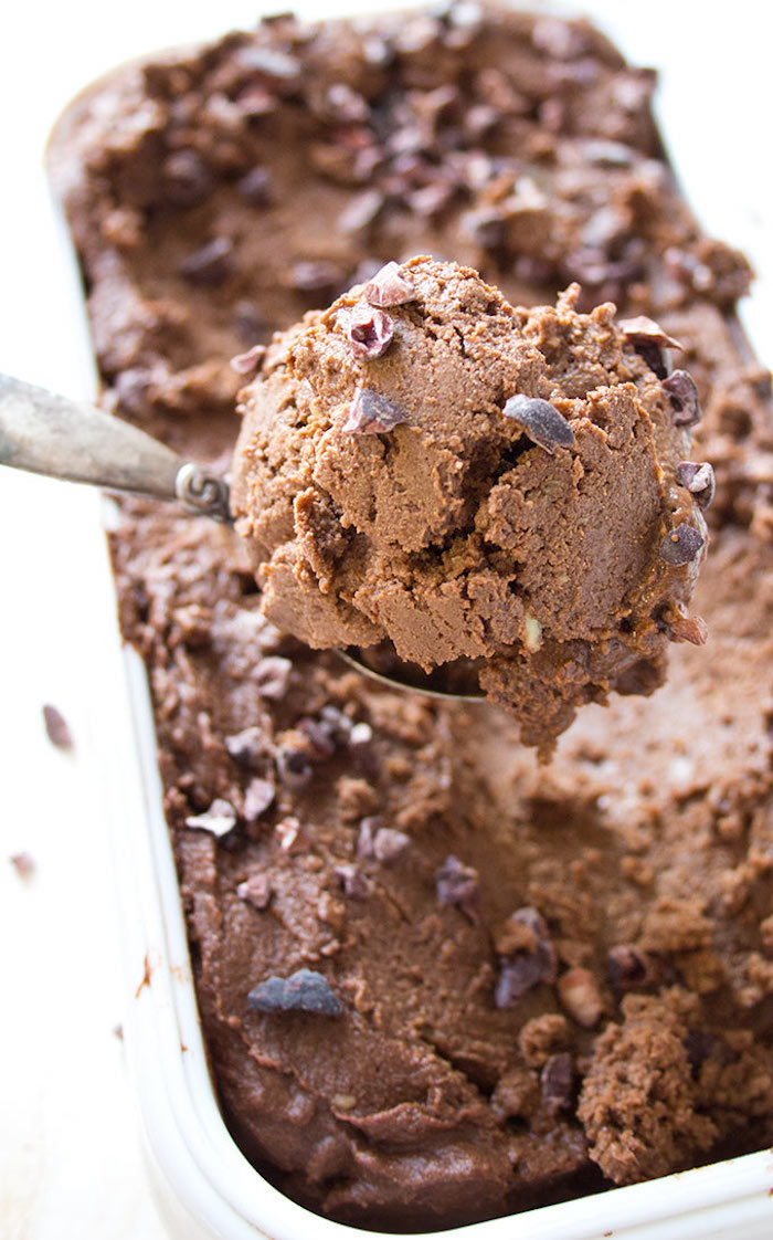 helado de chocolate casero con ralladura de chocolate negro ideas de comidas con chocolate postres para el verano sanos