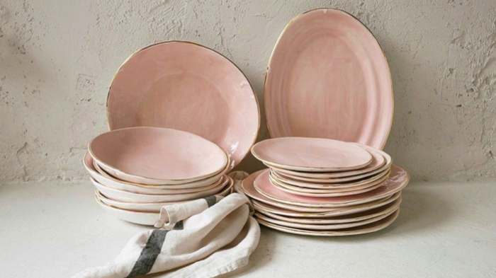 2 que regalar en una boda platos de ceramica en estilo vintage color rosa ideas de regalos para bodas romanticos