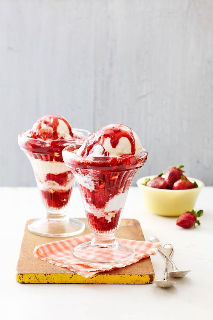 helado con salsa de fresas con azucar y balsamico recetas de postres ligeros ideas de postres faciles verano
